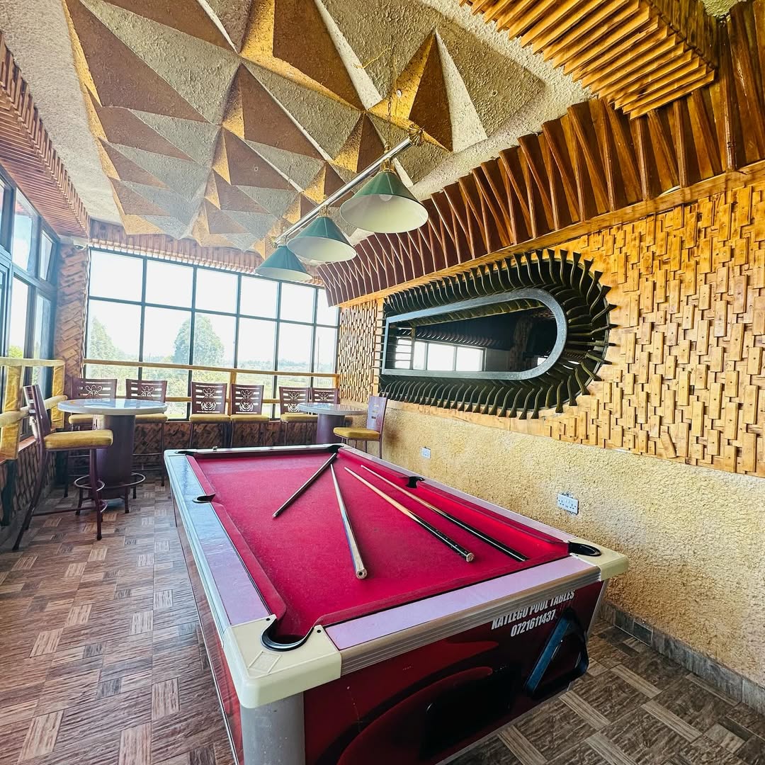 Entertainment Lounge